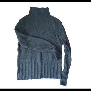 MadeWell olive green sweater ✨✨